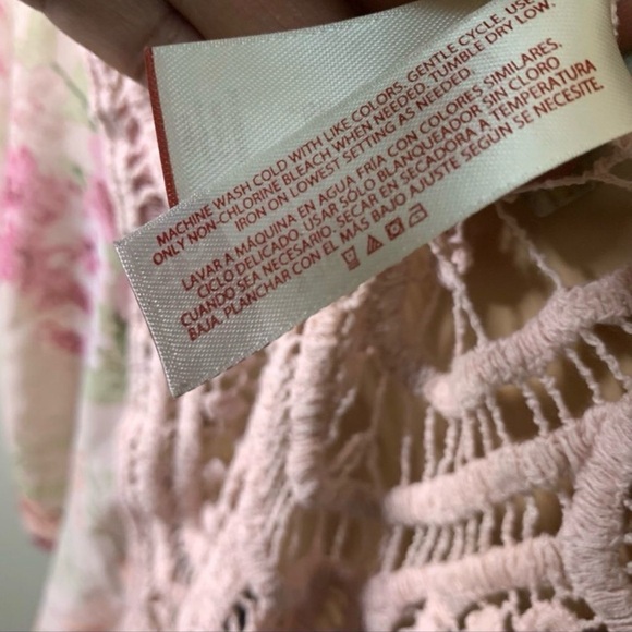 Pink Floral Cold Shoulder Top Crochet Back- M - Picture 9 of 9